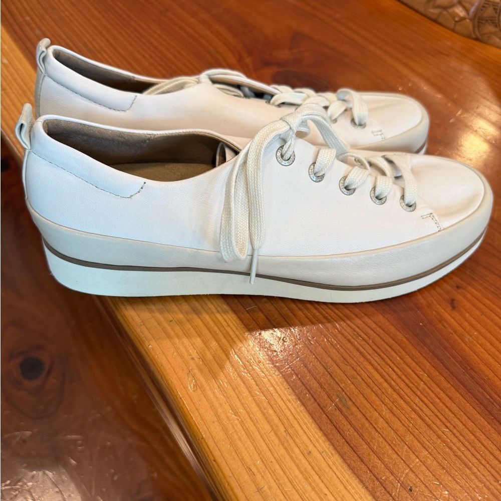 Bussola Cream Platform Sneakers